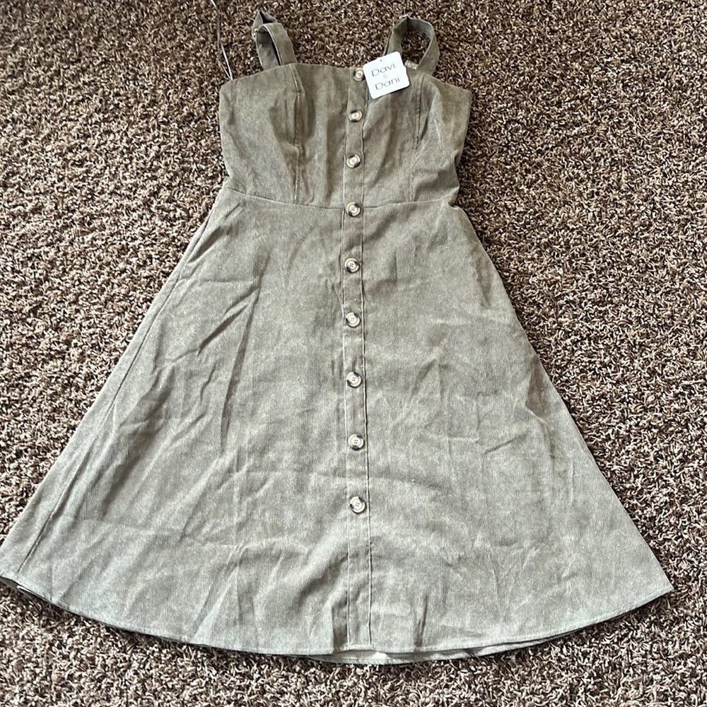 BRAND NEW* Button Down Mini